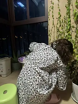 aa520uv online show from April 10, 1:40 pm