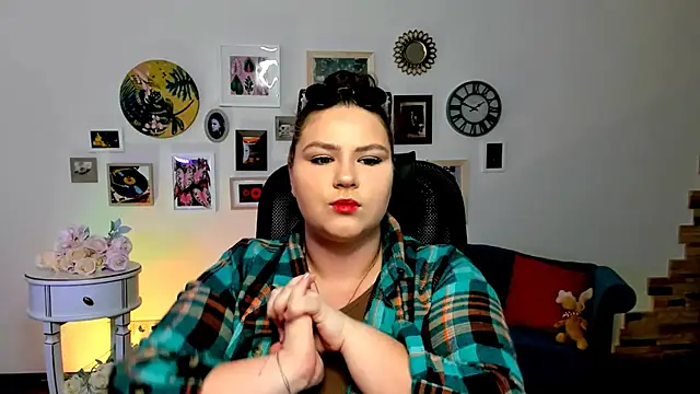 Snapshot of FlorenceAnderson chatting on March 22, 12:46 pm FlorenceAnderson online show from March 22, 12:46 pm