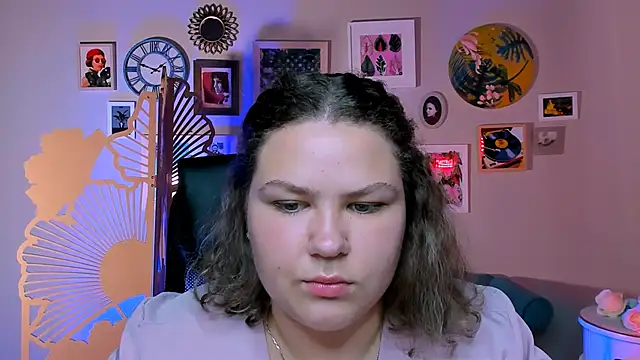 Snapshot of FlorenceAnderson chatting on September 23, 9:16 am FlorenceAnderson online show from September 23, 9:16 am