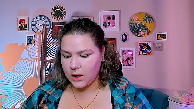 Snapshot of FlorenceAnderson chatting on September 25, 5:46 am FlorenceAnderson online show from September 25, 5:46 am