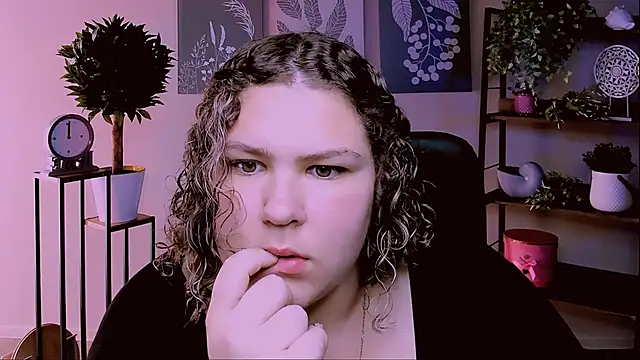 Snapshot of FlorenceAnderson chatting on September 10, 9:08 am FlorenceAnderson online show from September 10, 9:08 am