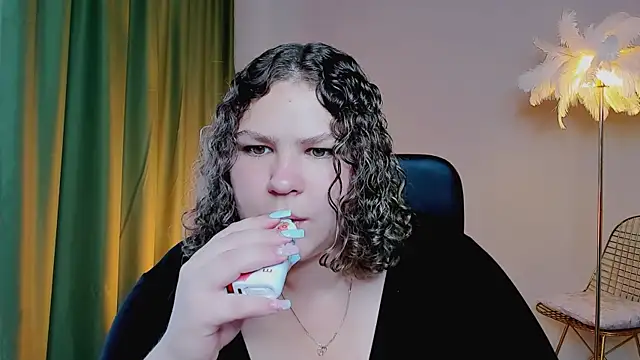 Snapshot of FlorenceAnderson chatting on September 18, 7:11 am FlorenceAnderson online show from September 18, 7:11 am