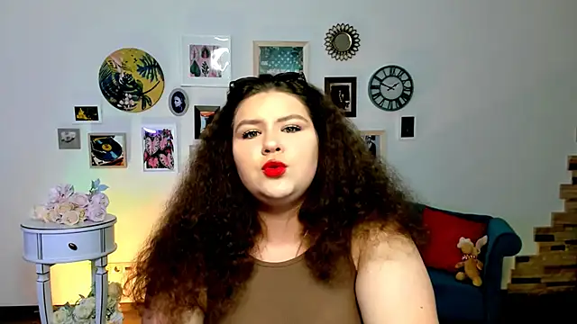 Snapshot of FlorenceAnderson chatting on March 22, 3:53 pm FlorenceAnderson online show from March 22, 3:53 pm