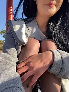 Snapshot of linger-23 chatting on March 18, 8:17 am linger-23 online show from March 18, 8:17 am