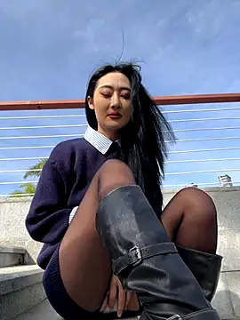 Snapshot of linger-23 chatting on November 26, 6:13 am linger-23 online show from November 26, 6:13 am