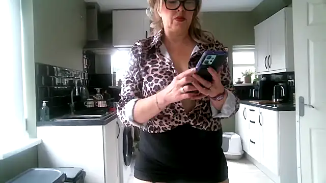 MissHoneyPenny online show from June 2, 9:53 am