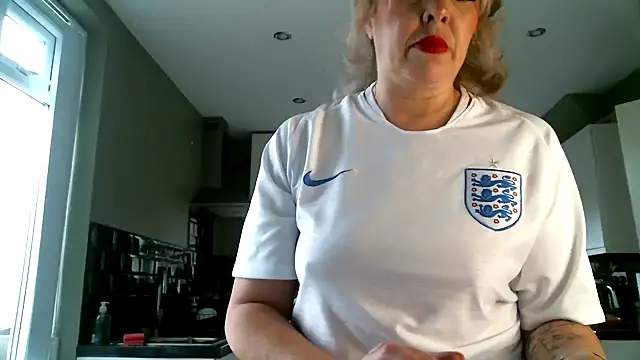 MissHoneyPenny online show from June 17, 8:58 am