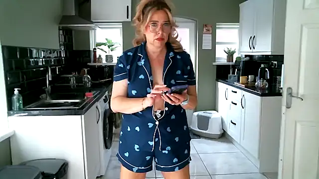 MissHoneyPenny online show from July 10, 8:47 am