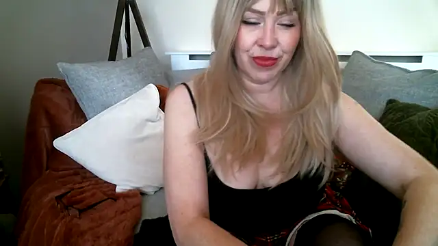 MissHoneyPenny online show from March 11, 10:42 am