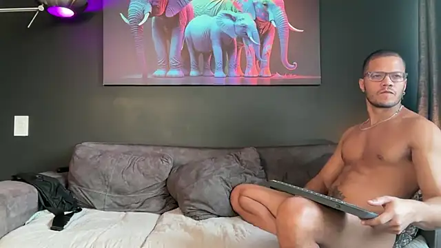 Snapshot of highlatin_guysoficial chatting on November 27, 4:40 pm highlatin guysoficial online show from November 27, 4:40 pm