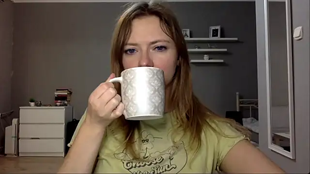 Snapshot of MillieShow chatting on November 6, 10:36 pm MillieShow online show from November 6, 10:36 pm