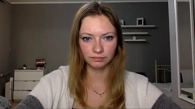 Snapshot of MillieShow chatting on December 17, 10:15 pm MillieShow online show from December 17, 10:15 pm