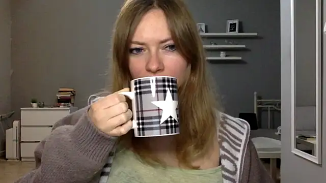 Snapshot of MillieShow chatting on November 15, 3:27 pm MillieShow online show from November 15, 3:27 pm