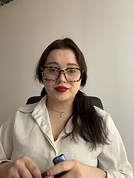 Cute kitty- online show from January 8, 11:55 pm