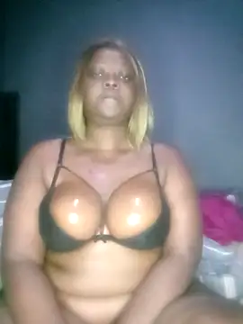 Snapshot of HerPleasure2025 chatting on December 5, 5:06 am HerPleasure2025 online show from December 5, 5:06 am