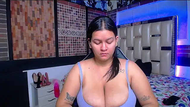 Snapshot of kriss_sweetboobs10 chatting on October 10, 12:28 pm kriss sweetboobs10 online show from October 10, 12:28 pm
