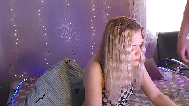 Snapshot of Your_Horny_Friends chatting on February 27, 10:37 am Your Horny Friends online show from February 27, 10:37 am