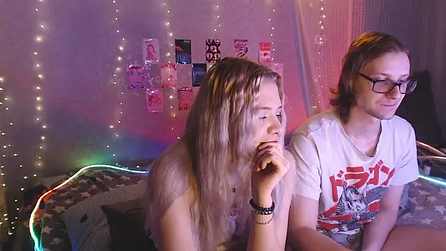 Snapshot of Your_Horny_Friends chatting on March 28, 8:10 pm Your Horny Friends online show from March 28, 8:10 pm