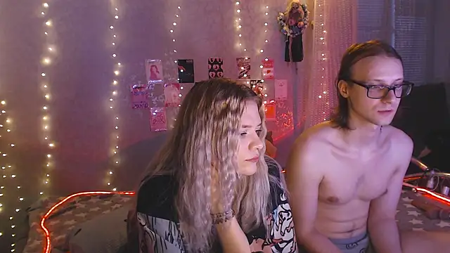 Your Horny Friends online show from April 19, 2:51 pm