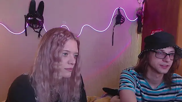 Snapshot of Your_Horny_Friends chatting on March 17, 11:31 am Your Horny Friends online show from March 17, 11:31 am