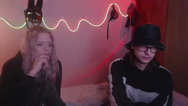 Snapshot of Your_Horny_Friends chatting on March 21, 4:28 am Your Horny Friends online show from March 21, 4:28 am