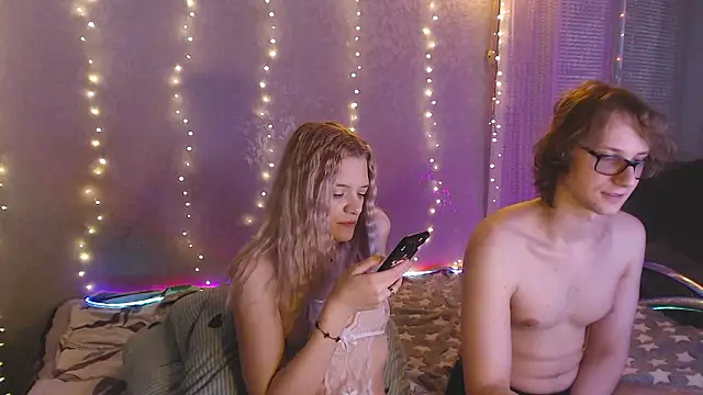 Snapshot of Your_Horny_Friends chatting on February 8, 12:25 pm Your Horny Friends online show from February 8, 12:25 pm