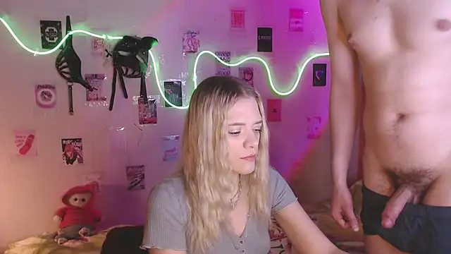 Snapshot of Your_Horny_Friends chatting on October 16, 12:13 pm Your Horny Friends online show from October 16, 12:13 pm