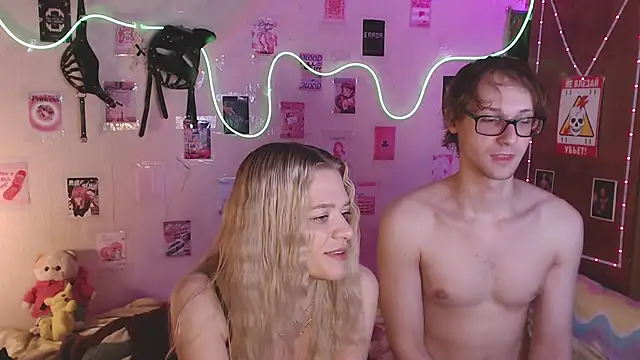 Snapshot of Your_Horny_Friends chatting on October 8, 3:35 pm Your Horny Friends online show from October 8, 3:35 pm