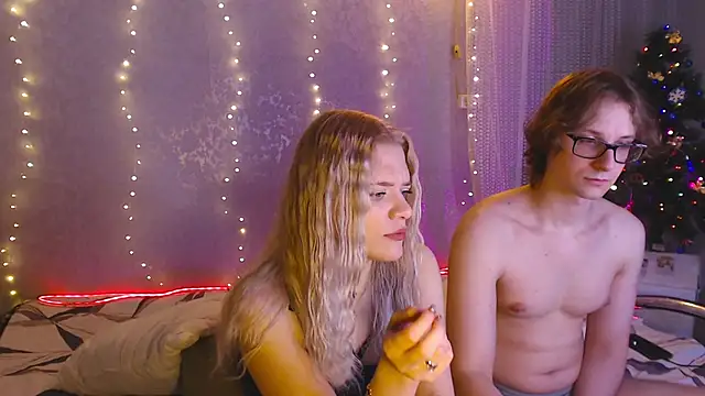 Snapshot of Your_Horny_Friends chatting on January 11, 6:48 pm Your Horny Friends online show from January 11, 6:48 pm