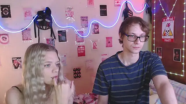 Snapshot of Your_Horny_Friends chatting on September 19, 11:25 am Your Horny Friends online show from September 19, 11:25 am