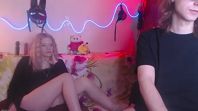 Snapshot of Your_Horny_Friends chatting on March 15, 5:26 pm Your Horny Friends online show from March 15, 5:26 pm