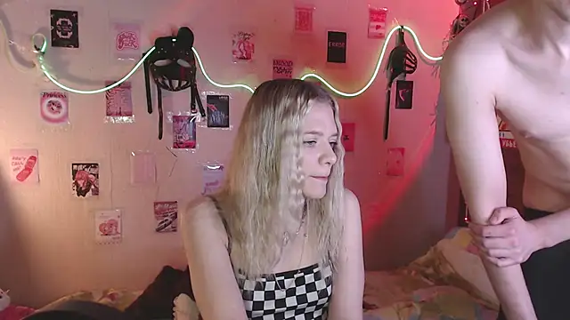 Snapshot of Your_Horny_Friends chatting on September 26, 3:52 pm Your Horny Friends online show from September 26, 3:52 pm