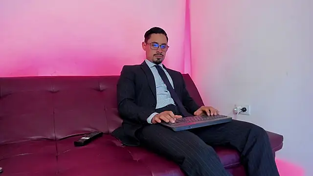 Snapshot of pleasurecompany3 chatting on September 23, 10:06 pm pleasurecompany3 online show from September 23, 10:06 pm