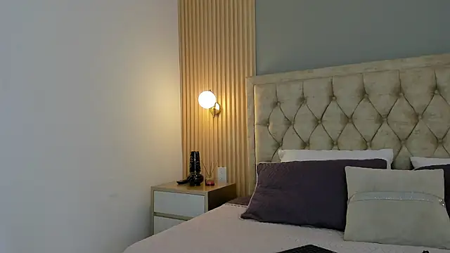 Hera goddesss online show from October 1, 7:29 pm