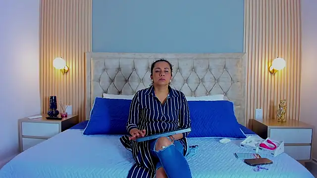 Hera goddesss online show from October 6, 7:36 pm