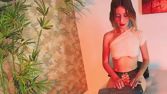 EmmaReyez online show from March 18, 3:33 pm