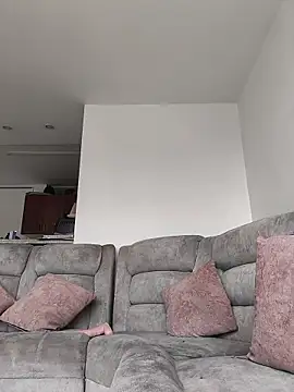 EmmaReyez online show from January 13, 5:50 pm