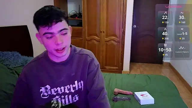 lukeboyce33 online show from April 14, 4:28 am