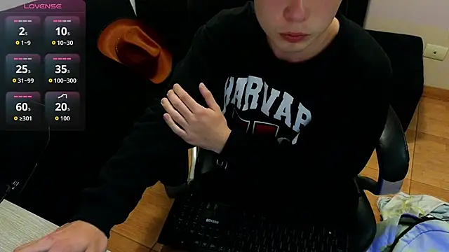 lukeboyce33 online show from March 11, 1:54 am