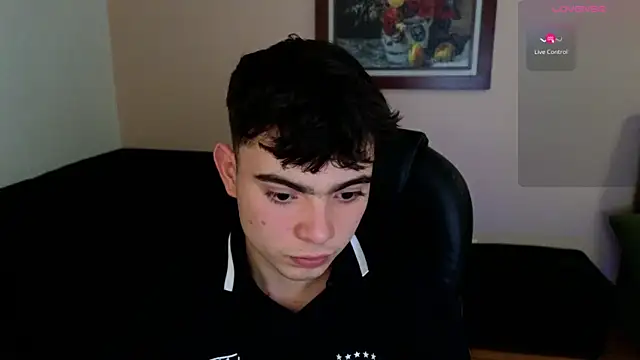 lukeboyce33 online show from April 17, 10:45 pm