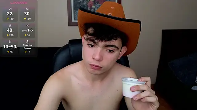 lukeboyce33 online show from March 16, 6:21 pm