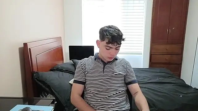 lukeboyce33 online show from February 26, 10:32 pm