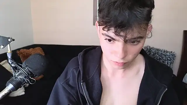 lukeboyce33 online show from March 12, 7:47 pm