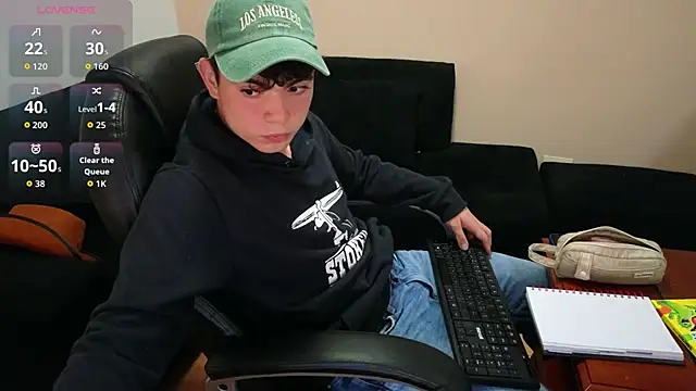 lukeboyce33 online show from February 13, 12:10 am