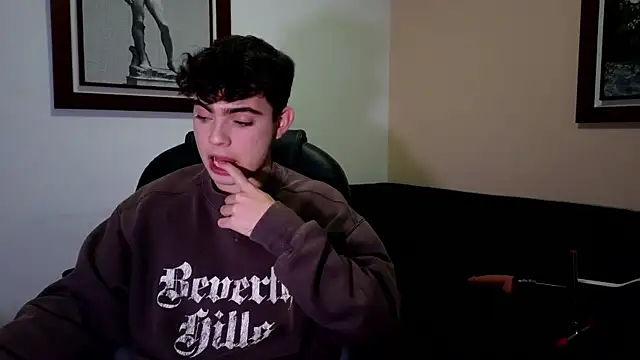 lukeboyce33 online show from April 8, 3:08 am