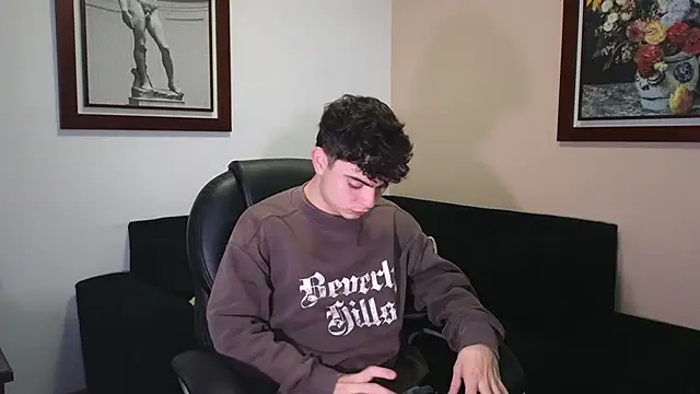 lukeboyce33 online show from May 29, 1:44 am