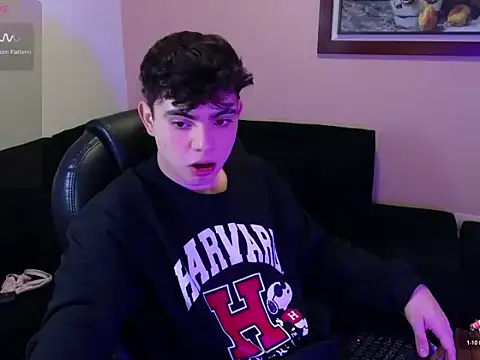 lukeboyce33 online show from February 3, 11:32 pm