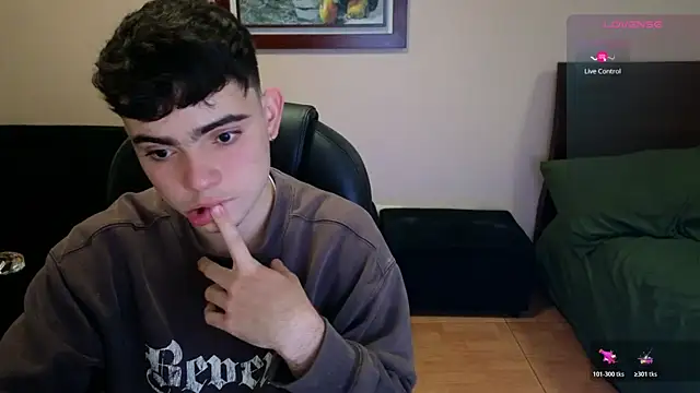 lukeboyce33 online show from April 13, 2:15 am