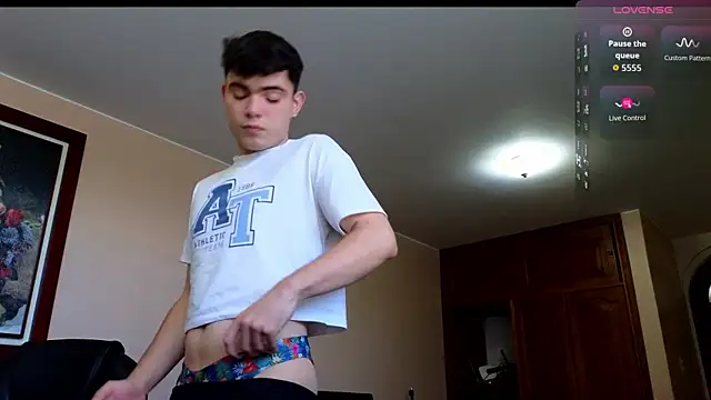 lukeboyce33 online show from May 6, 8:35 pm