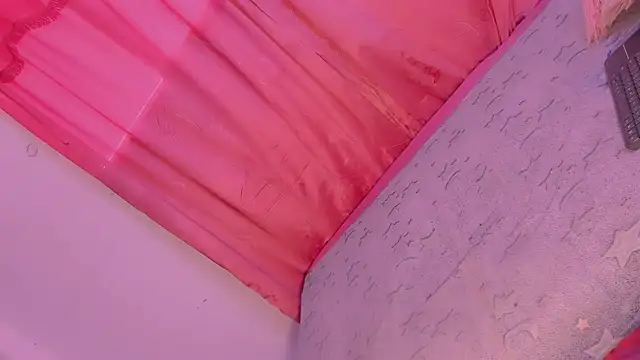 Snapshot of Mariana-ofc chatting on November 1, 12:43 pm Mariana-ofc online show from November 1, 12:43 pm